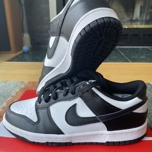Women’s Panda Dunks 8.5